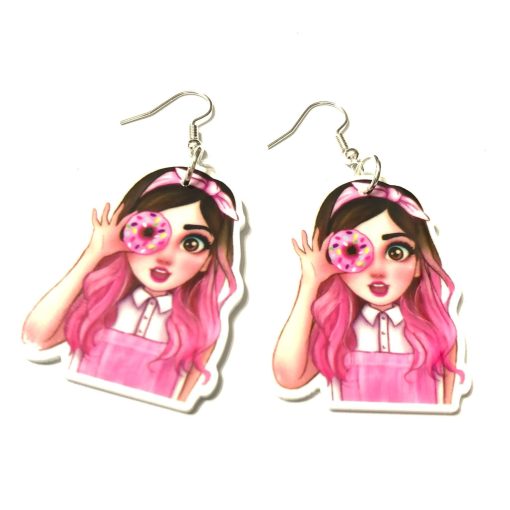 girl with donut earings